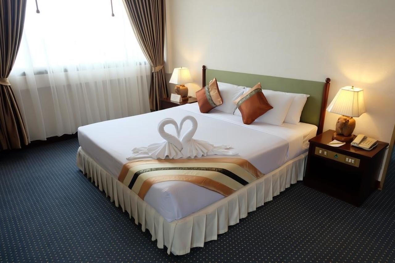 Tarin Hotel Chiang Mai Exteriör bild