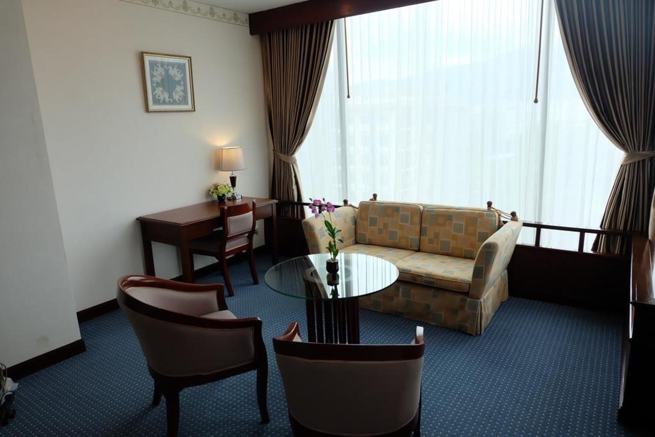 Tarin Hotel Chiang Mai Exteriör bild