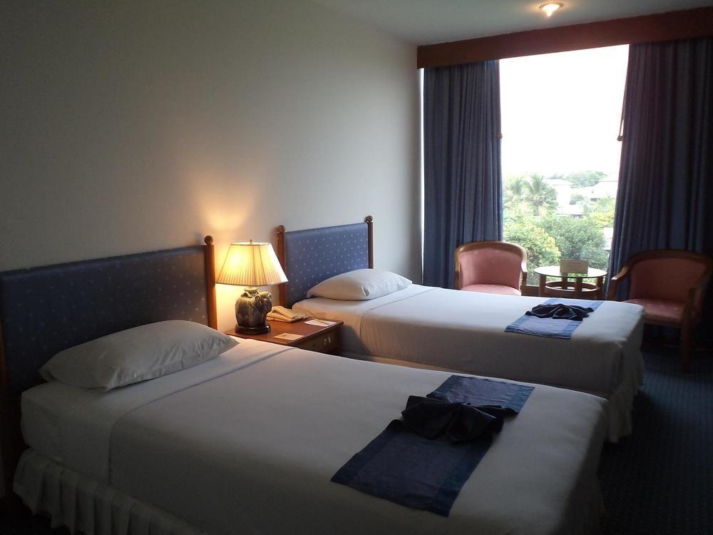 Tarin Hotel Chiang Mai Exteriör bild