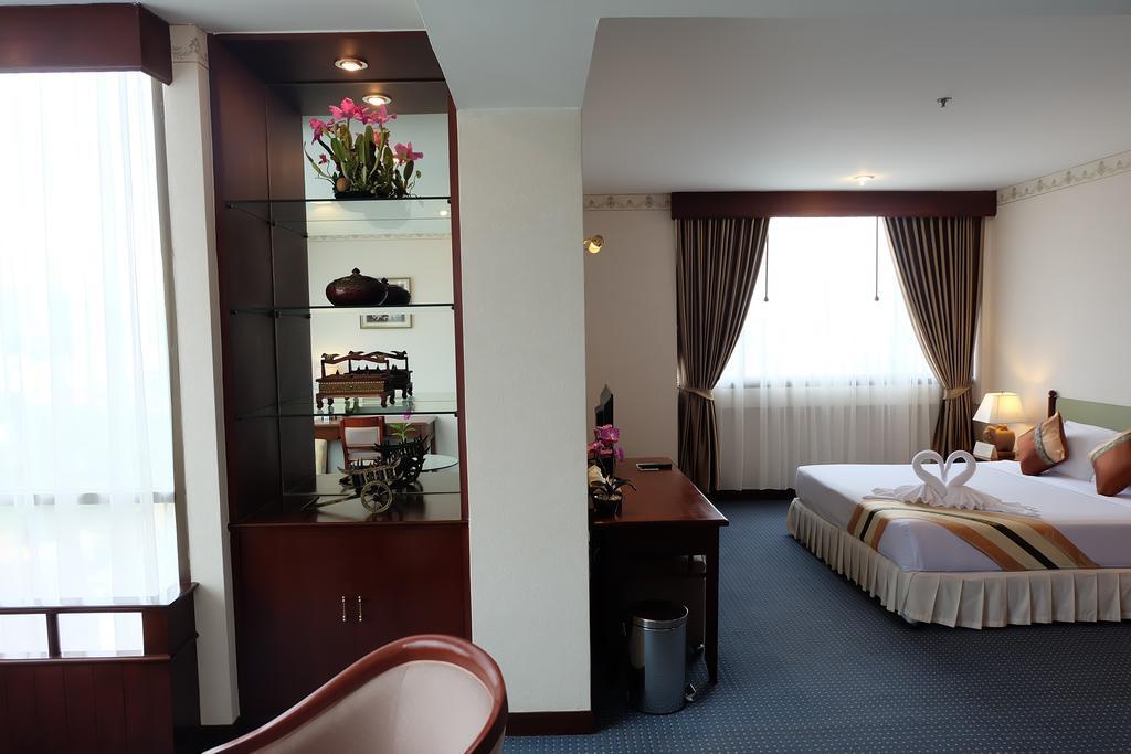 Tarin Hotel Chiang Mai Exteriör bild
