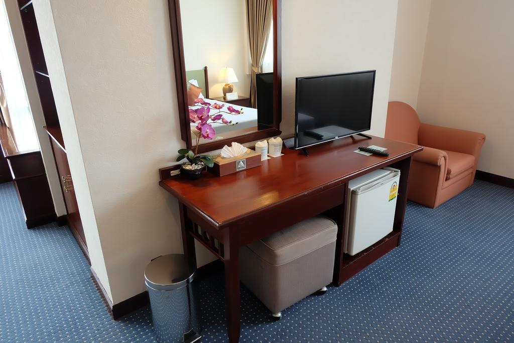 Tarin Hotel Chiang Mai Exteriör bild