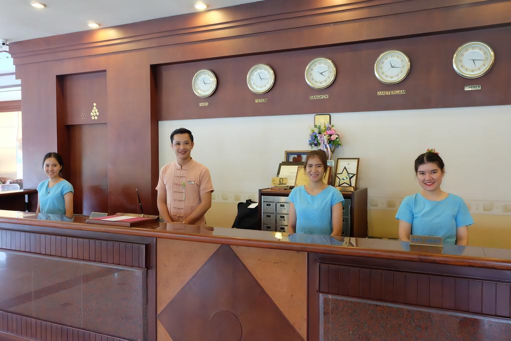 Tarin Hotel Chiang Mai Exteriör bild