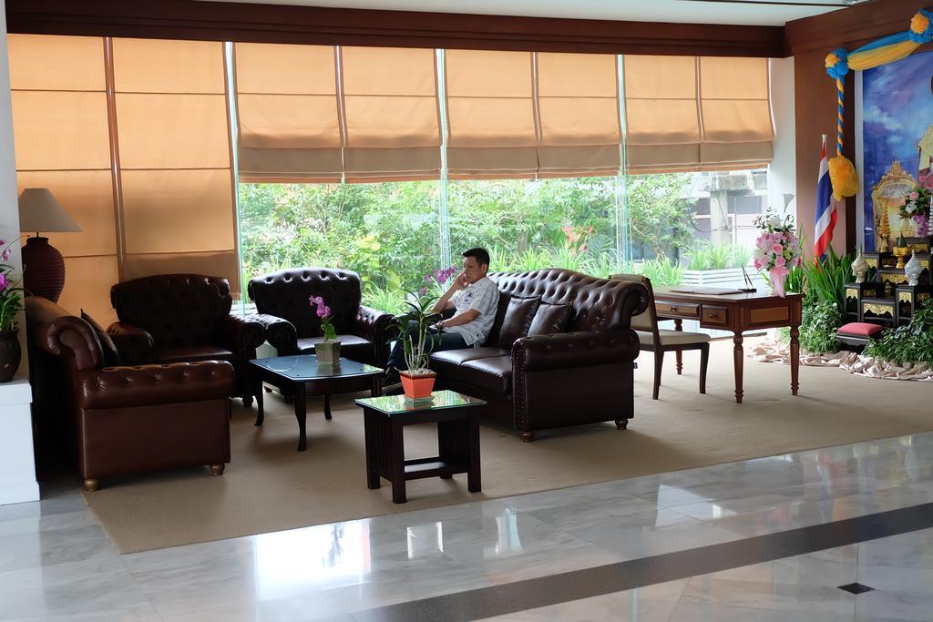 Tarin Hotel Chiang Mai Exteriör bild